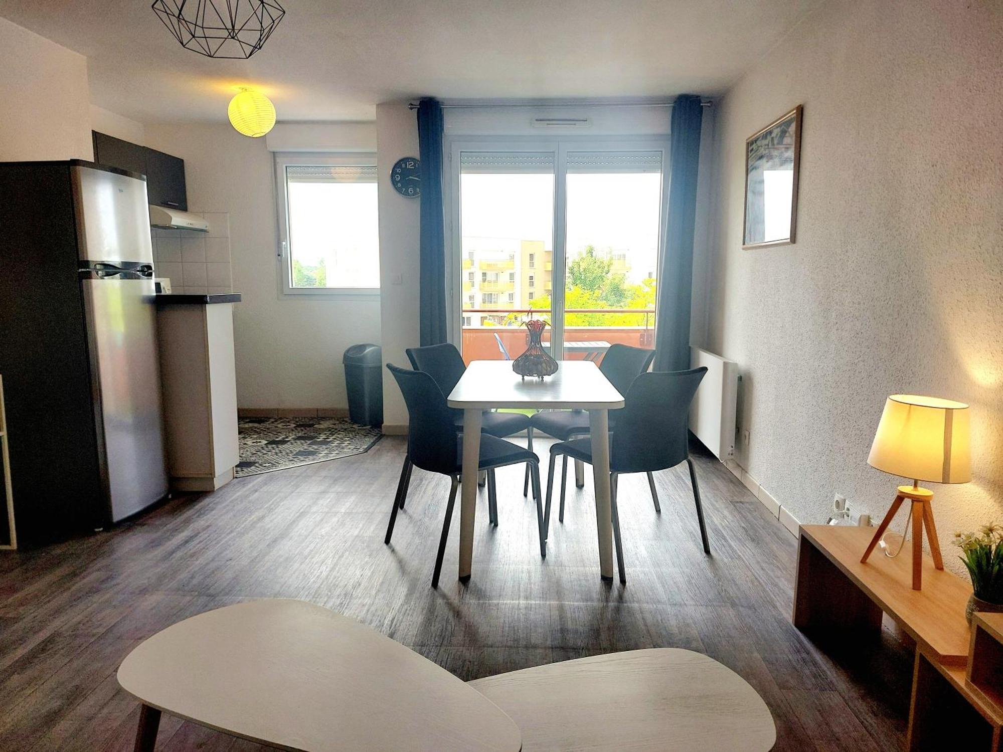 Le Montauriol - Logement Avec Terrasse - Piscine -Tennis - Place De Parking Privee Apartment Монтобан Екстериор снимка
