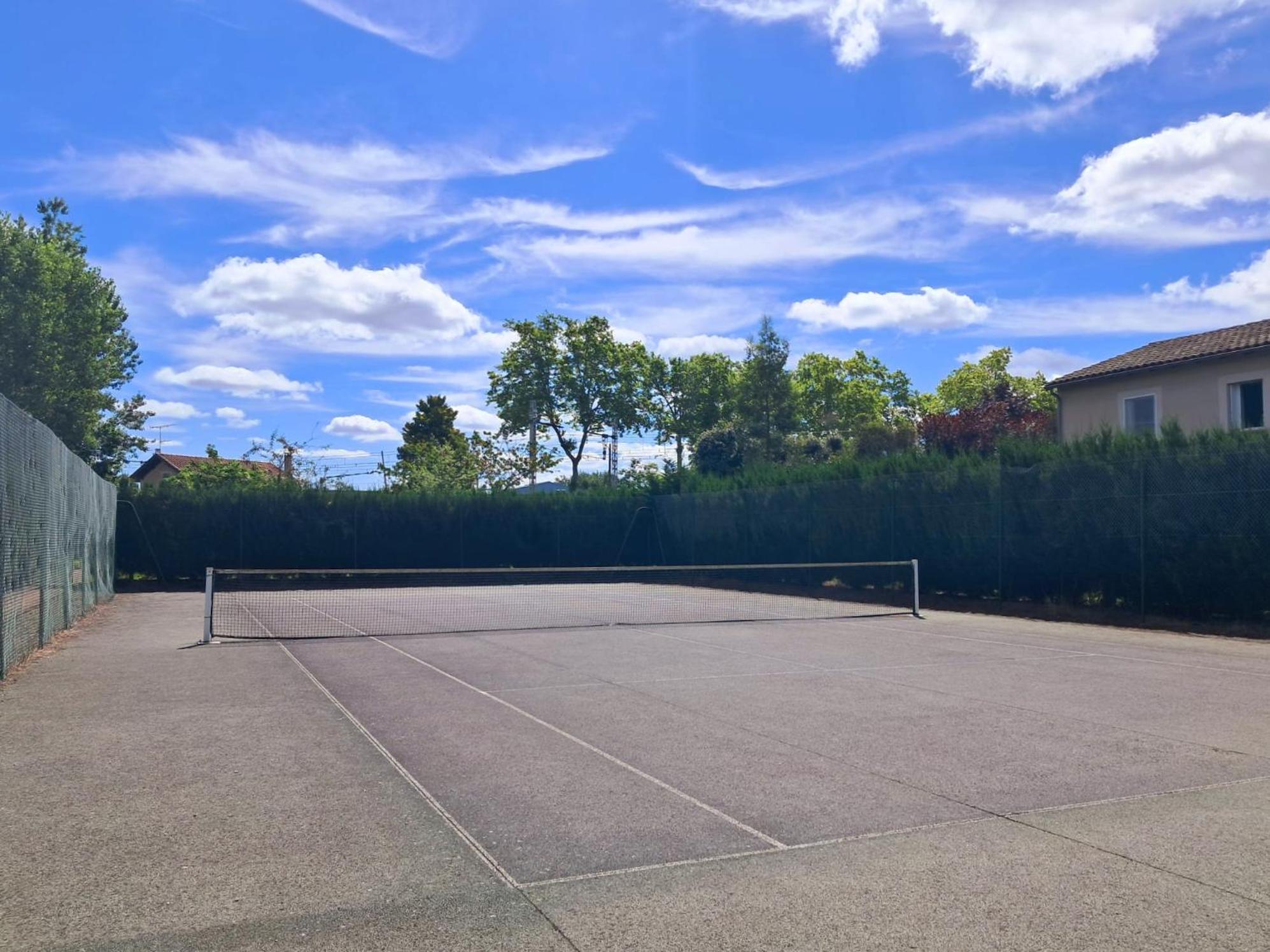 Le Montauriol - Logement Avec Terrasse - Piscine -Tennis - Place De Parking Privee Apartment Монтобан Екстериор снимка